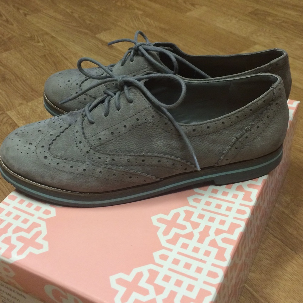 Gianni Bini Gray Lace-Up Flats